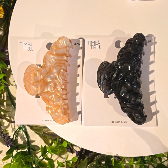 ⭐️ Time and Tru Woman's Large Croissant Claw Clips ( 2 ) - Picture 8 of 11